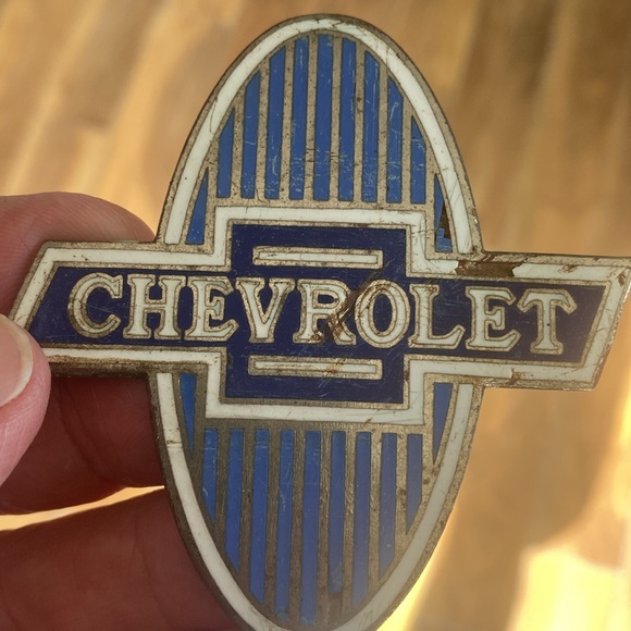 Chevrolet Vintage Enamel Radiator Badge - Picture 3 of 3